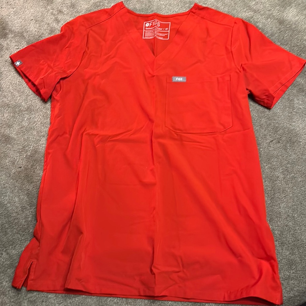 Xs figs scrub top
